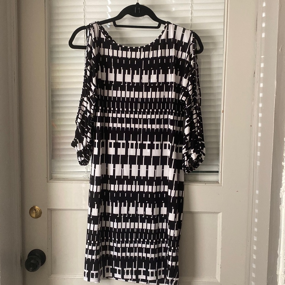 Maxi dress black and white bro versatile as well